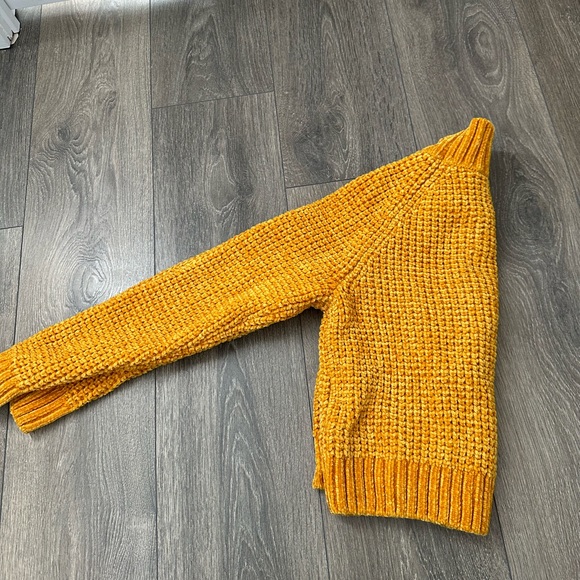 H&M Knitted Yellow Cropped Sweater - Picture 2 of 3